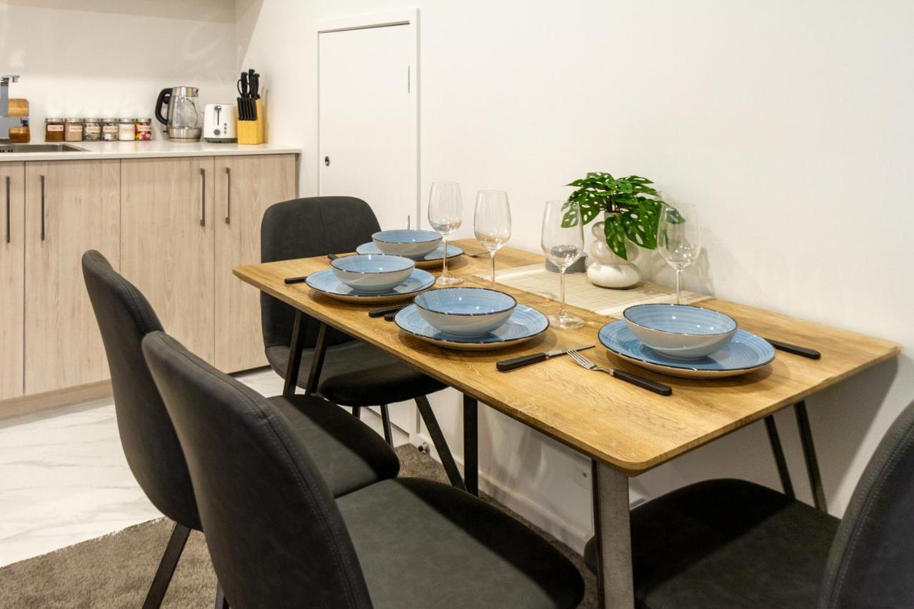 Modern City Living By Latimer Square, Cathedral Apartment Крайстчърч Екстериор снимка