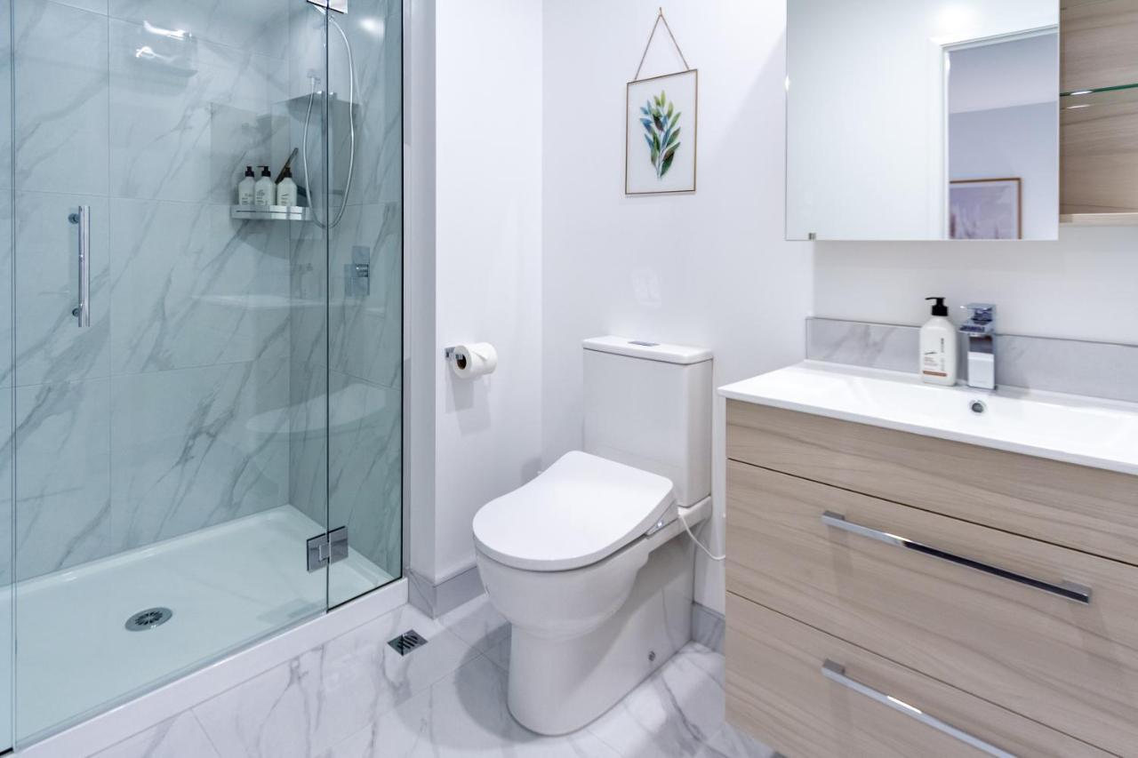 Modern City Living By Latimer Square, Cathedral Apartment Крайстчърч Екстериор снимка