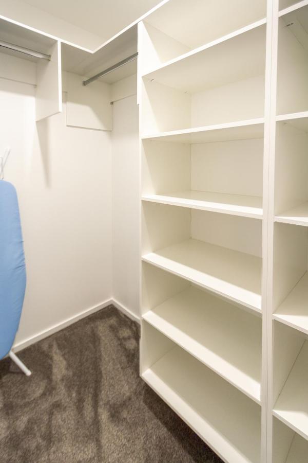 Modern City Living By Latimer Square, Cathedral Apartment Крайстчърч Екстериор снимка