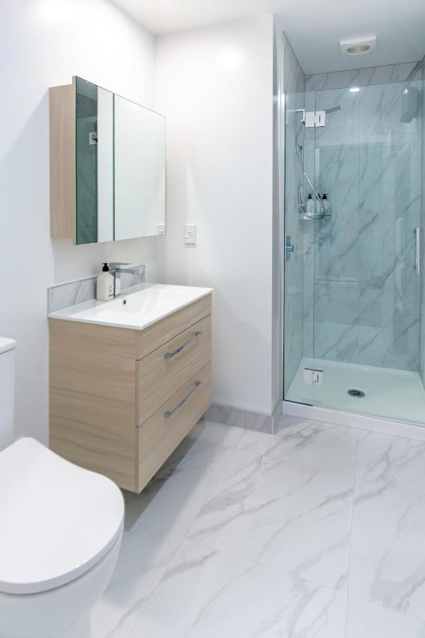 Modern City Living By Latimer Square, Cathedral Apartment Крайстчърч Екстериор снимка