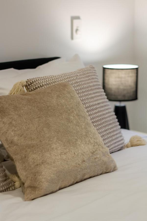 Modern City Living By Latimer Square, Cathedral Apartment Крайстчърч Екстериор снимка
