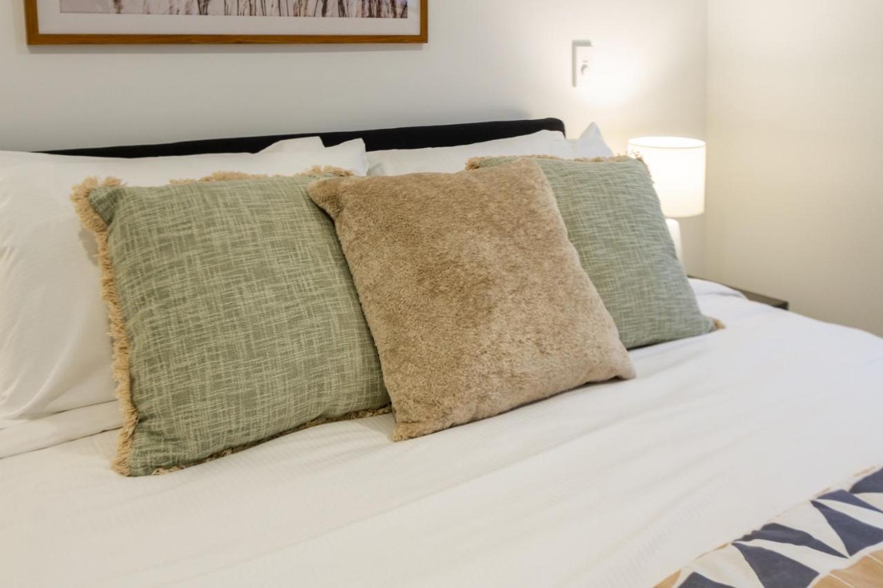 Modern City Living By Latimer Square, Cathedral Apartment Крайстчърч Екстериор снимка