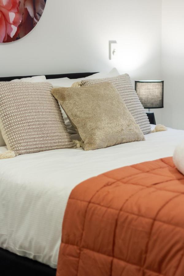 Modern City Living By Latimer Square, Cathedral Apartment Крайстчърч Екстериор снимка