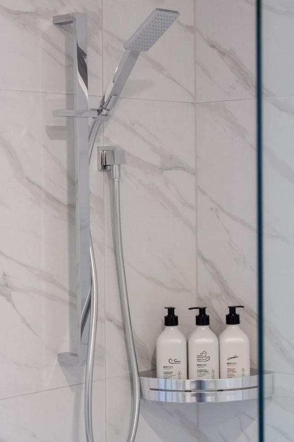 Modern City Living By Latimer Square, Cathedral Apartment Крайстчърч Екстериор снимка